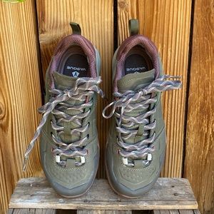 NWT Vasque Alchemist XT Low Ultra Dry Hiking Shoe